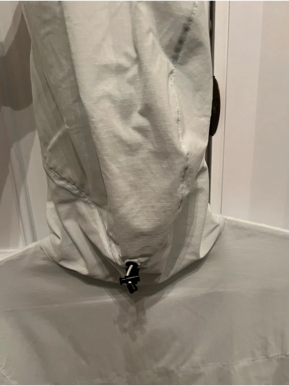 Arc'teryx Women's Squamish Hoody  in pale mint green with Magenta Pocket - Picture 4 of 6